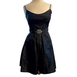 Elegant Black Taffeta Midi Dress